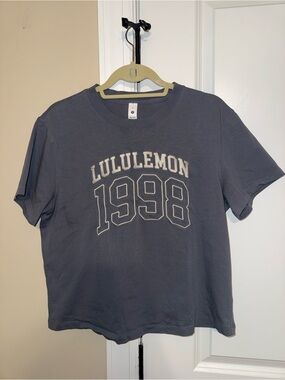 lululemon athletica grey Crewneck Tee Size 6